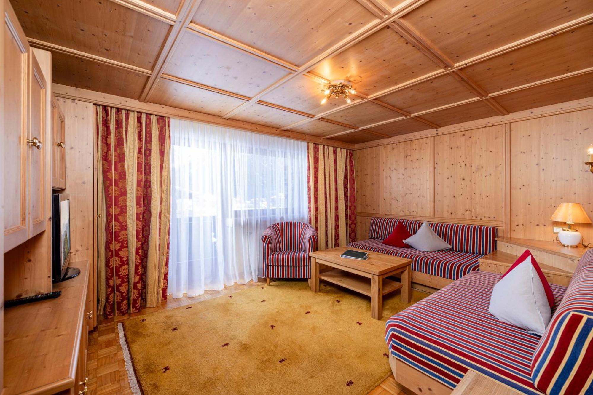 Aparthotel Landhaus St. Joseph Mayrhofen Exterior foto