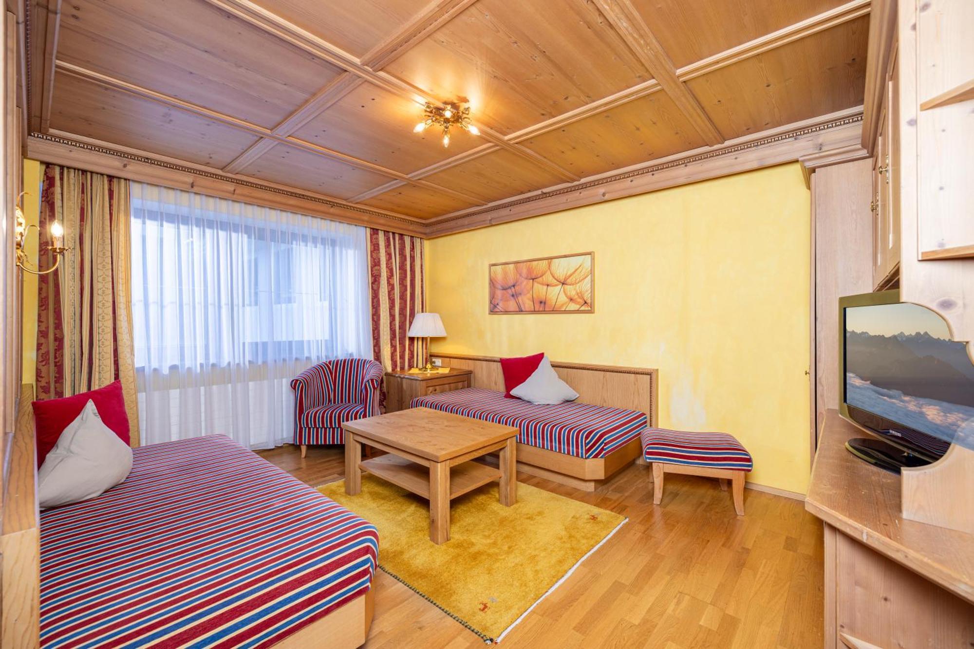 Aparthotel Landhaus St. Joseph Mayrhofen Exterior foto